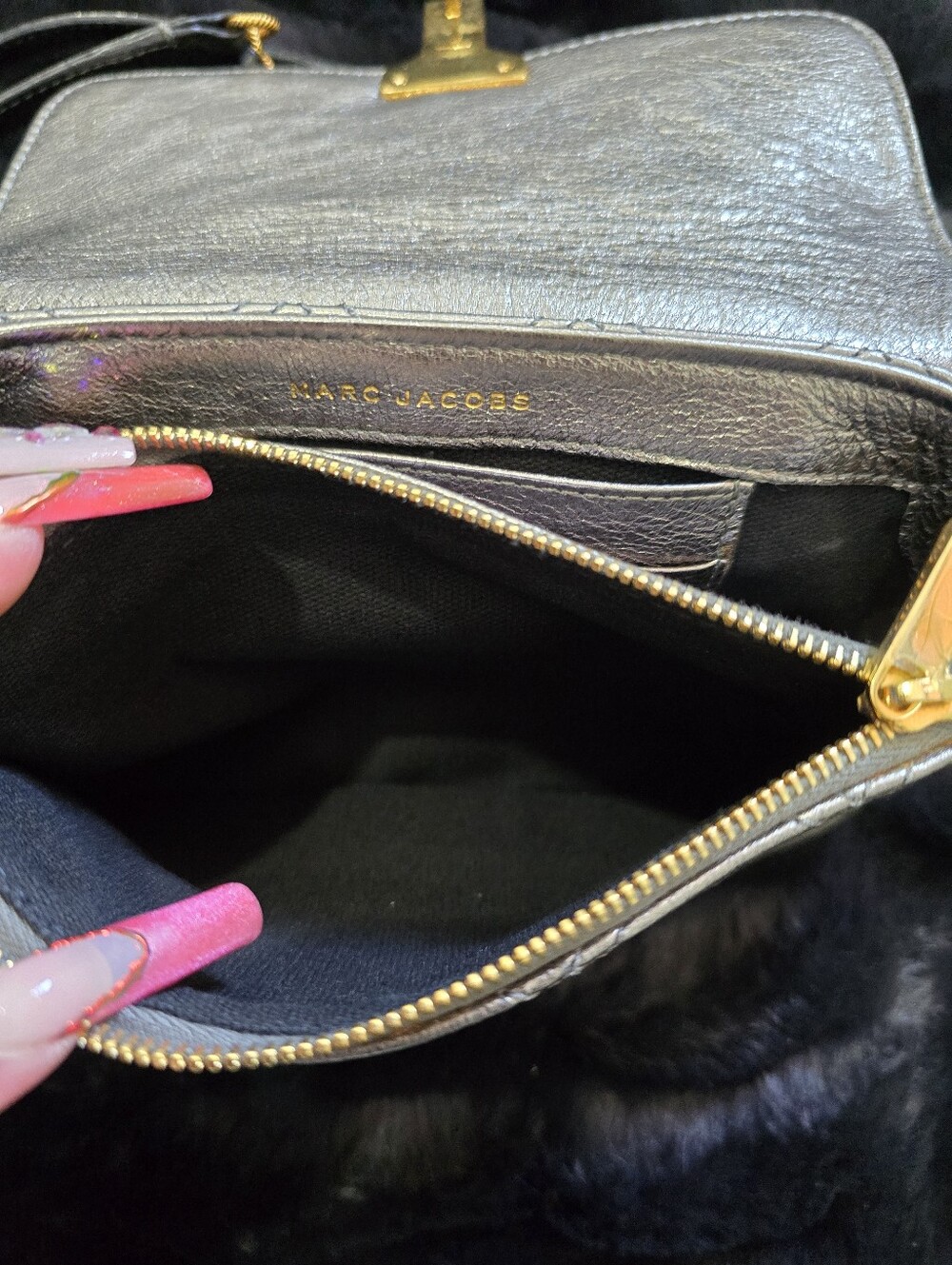 Vintage Marc Jacobs. Quilted Metallic Gold Crossbody Bag with Chain Strap - Picture 4 of 11
